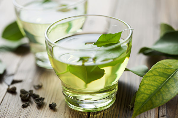 绿色食物的代表“绿茶”，含有丰富的抗氧化物质儿茶素。(Shutterstock)