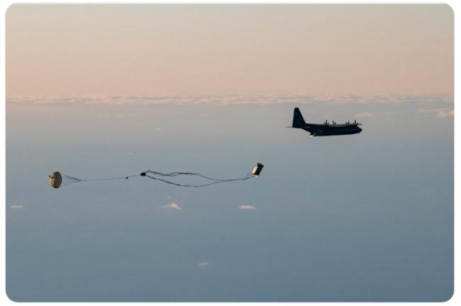 11月9日，美国空军在挪威进行的一次测试中从 MC-130J 的后部发射巡航导弹。 这是 Rapid Dragon（迅龙） 概念首次在美国以外使用，是托盘弹药向前迈出的一大步。